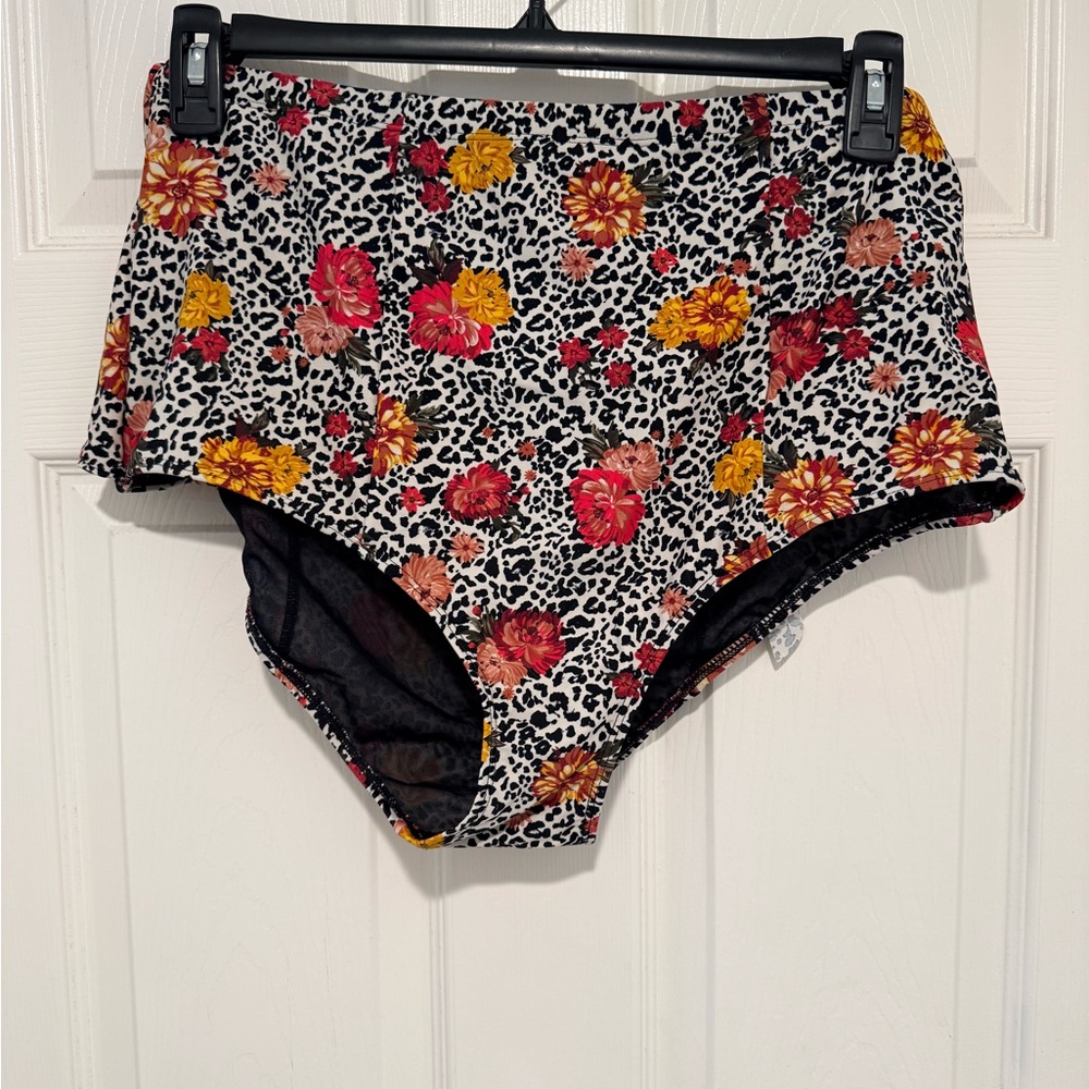 Torrid Floral Bikini (2-piece set) -- size 2X - Picture 5 of 7